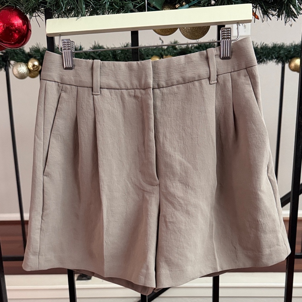 Aritzia The Effortless Shorts in Taupe Beige